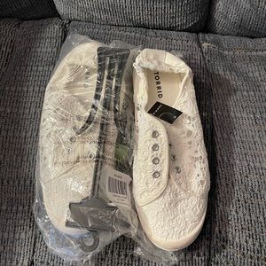 NWT torrid crocheted sneakers size 10